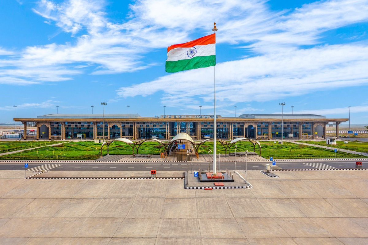 What a lovely picture of Surat Airport 👏

#Surat #suratairport