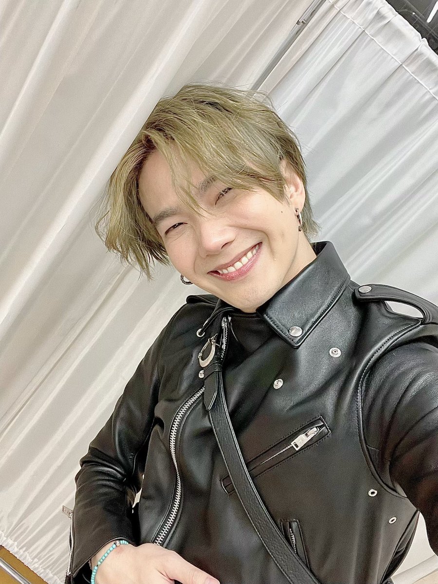 ทีมหน้าจอขอขอบคุณทุกแอคที่มาบอกเล่าให้พวกเราได้ร่วมหวีดผ่านตัวหนังสือ
ขอบคุณทุกแอคที่ถ่ายภาพสวยๆ(ในช่วงที่อนุญาต)ให้พวกเราได้ดู
ขอบคุณทีมงาน ศิลปิน ที่ทำงานอย่างหนัก
ขอบคุณทุกคนที่ร่วมเติมเต็มความสุขในวันนี้นะ💙
BUILD XMAS IN JAPAN
#BuildJinglesinJapan 
<a href="/JakeB4rever/">BIU.</a> #BuildJakapan