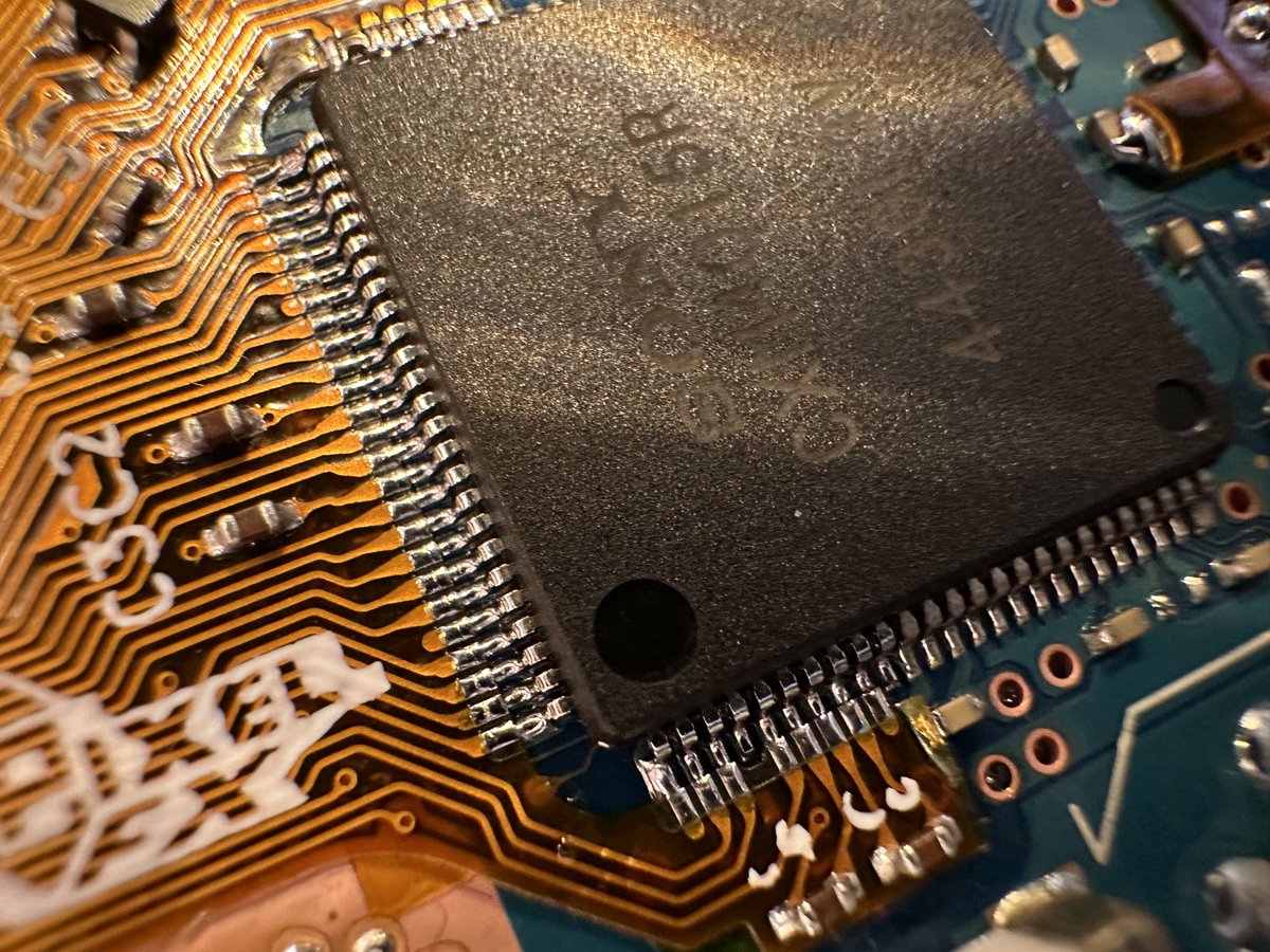 Lo0twig's tweet image. Du hast Bock auf den #RetrtoGEM von @PixelFXco für die #PlayStation 2 und suchst jemanden der die Installation übernimmt?
Nimm noch heute Kontakt zu mir auf!