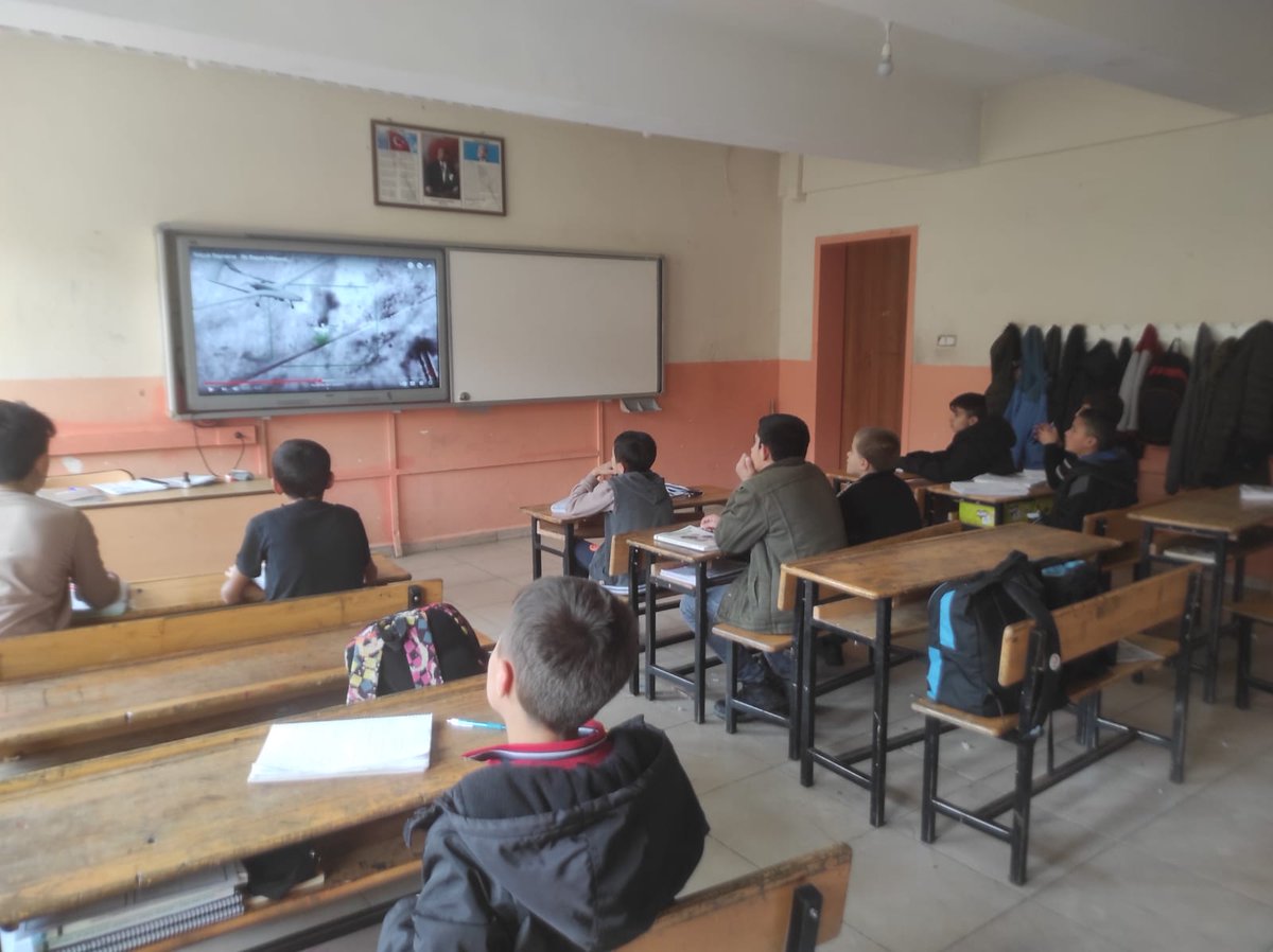 IhoYesilova's tweet photo. Değerler Eğitimi kapsamında "Tutumluluk ve Milli Üretim Haftası" doğrultusunda öğrencilerimizde bilinç oluşturmak adına Fen Bilimleri Öğretmenimiz Gamze KAYA PİŞKEN tarafından her sınıfta video gösterimi yapıldı. Hocamıza emeklerinden dolayı teşekkür ederiz.
@hizanmem https://t.co/dvETtgH8jq