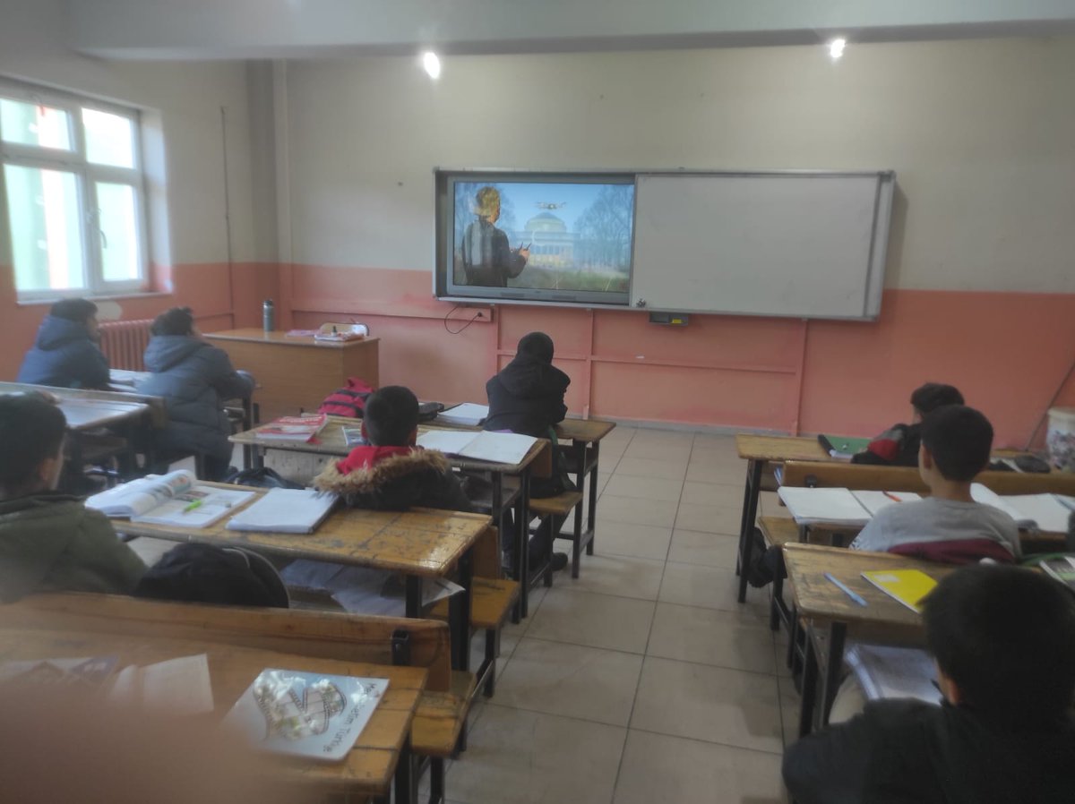 IhoYesilova's tweet photo. Değerler Eğitimi kapsamında "Tutumluluk ve Milli Üretim Haftası" doğrultusunda öğrencilerimizde bilinç oluşturmak adına Fen Bilimleri Öğretmenimiz Gamze KAYA PİŞKEN tarafından her sınıfta video gösterimi yapıldı. Hocamıza emeklerinden dolayı teşekkür ederiz.
@hizanmem https://t.co/dvETtgH8jq