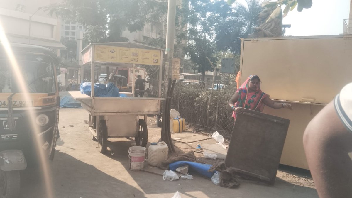 Rahul62580569's tweet photo. @BhaindarMira After this water hawker will cover road.

#savevinaynagar address : Celeste building, JP infra, vinay nagar.

Good morning MBMC. https://t.co/PTcLxY4e3A