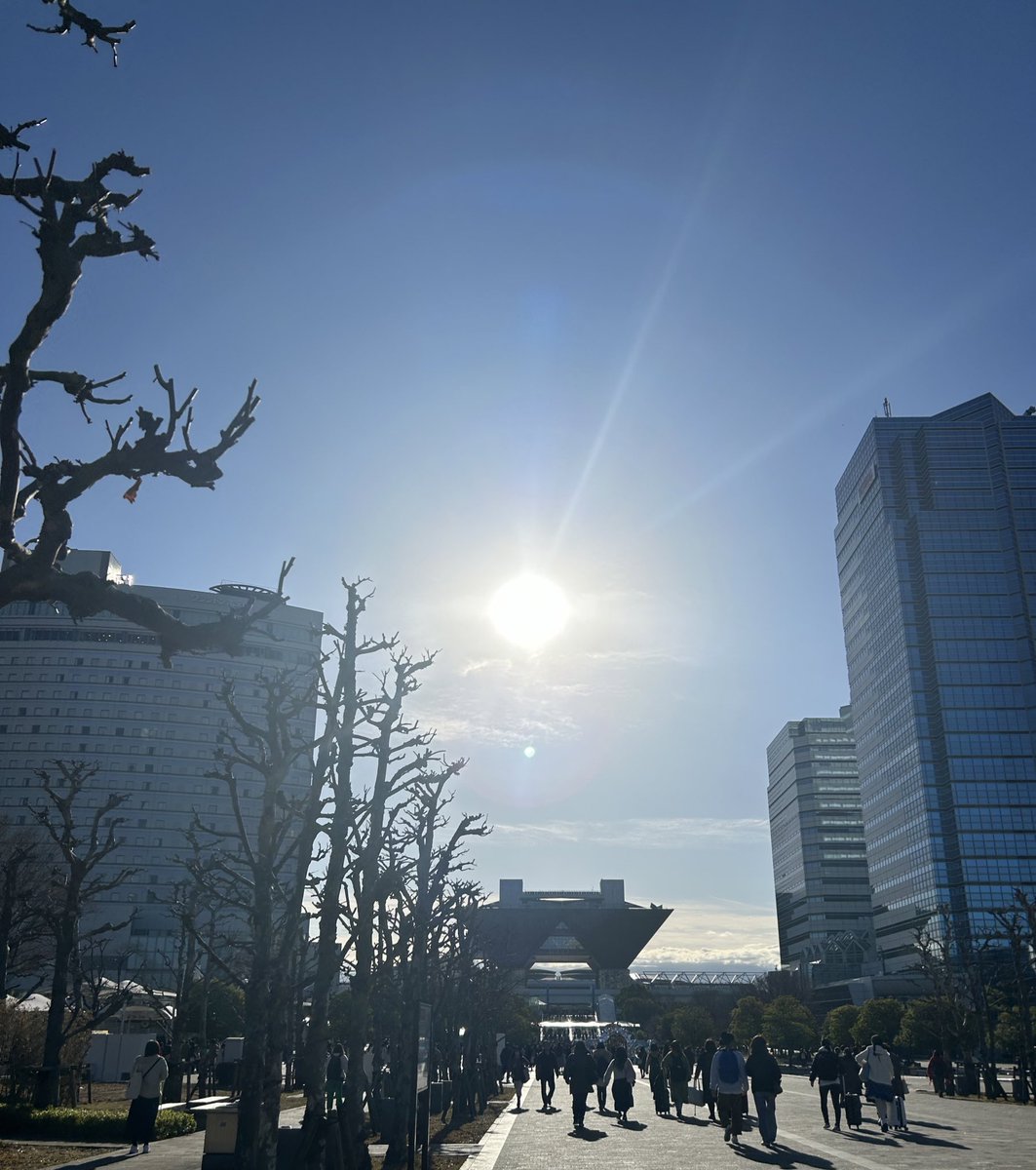 会場内にいる女子が世の中のほんの一部なんて信じられない…ってくらい女子がいた

自分の「好き」を表現できて形に出来る人達がこんなにいるってことに毎度驚くし、なんか感動するし、「好き」を分かちあってる様子を眺めてﾆﾏﾆﾏしちゃう