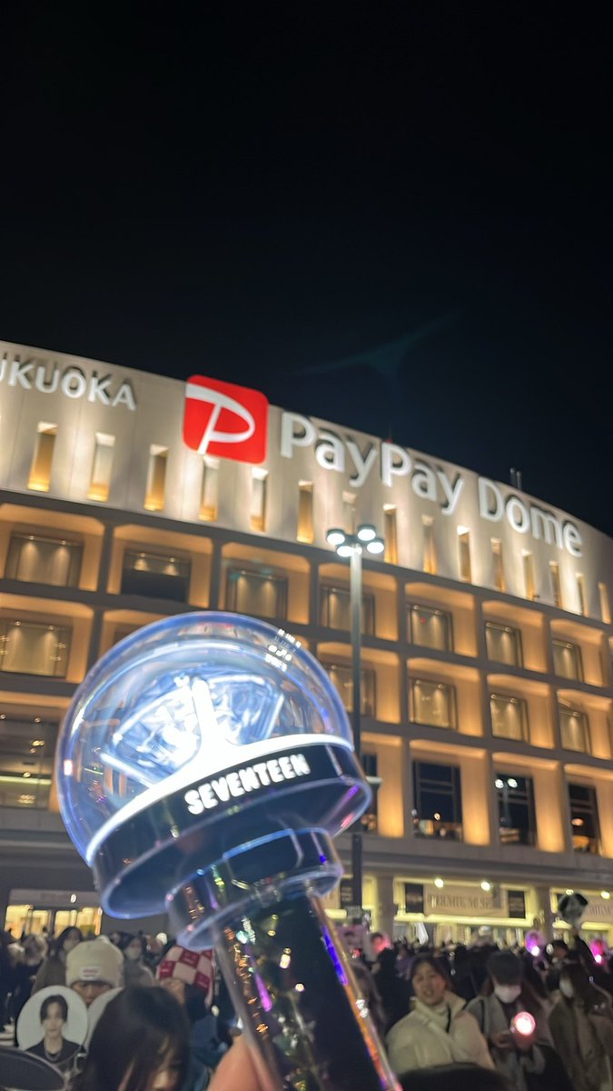 _____yk5x's tweet photo. SEVENTEEN PayPayドーム 福岡
12.16 12.17
2daysヤバすぎた
両日トロッコ近いし、スングァン、ディノ、ジュンと目合ってハートもらったし、帰ってたら横にセブチが乗ってそうな車くるし、そのタイミングで車内でミンギュがウィバースライブしてたからワンチャン乗ってたし、キャナル行ったし、銀テ大量 https://t.co/dA6GBfw2J2