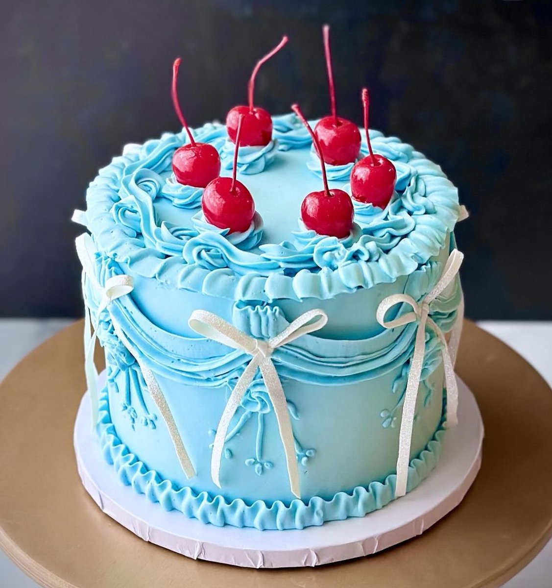 evilcakegenius's tweet image. The cutest cake by @freshcakebysuzy using our Edible Ribbon 🤍🍒

Shop our Edible Ribbon here - bit.ly/48lZ5Ra
#evilcakegenius #cakedecorating #cookiedecorating