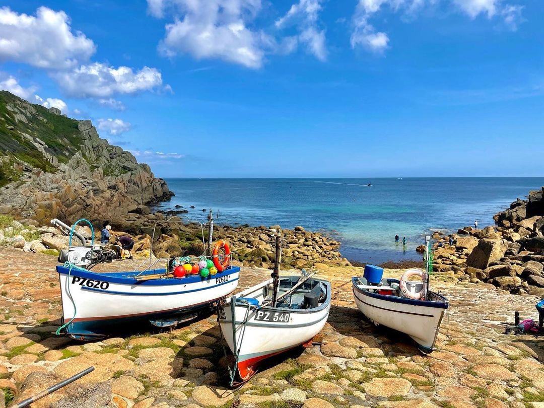 Penberth Cove in West Cornwall, was used as a filming location to represent Sawle Village in Poldark. Thanks to @inspiredincornwall for the lovely photo. #Sawle #westcornwall #Cornwall #coast #poldark #walking Find out more about this location at poldarkguide.com