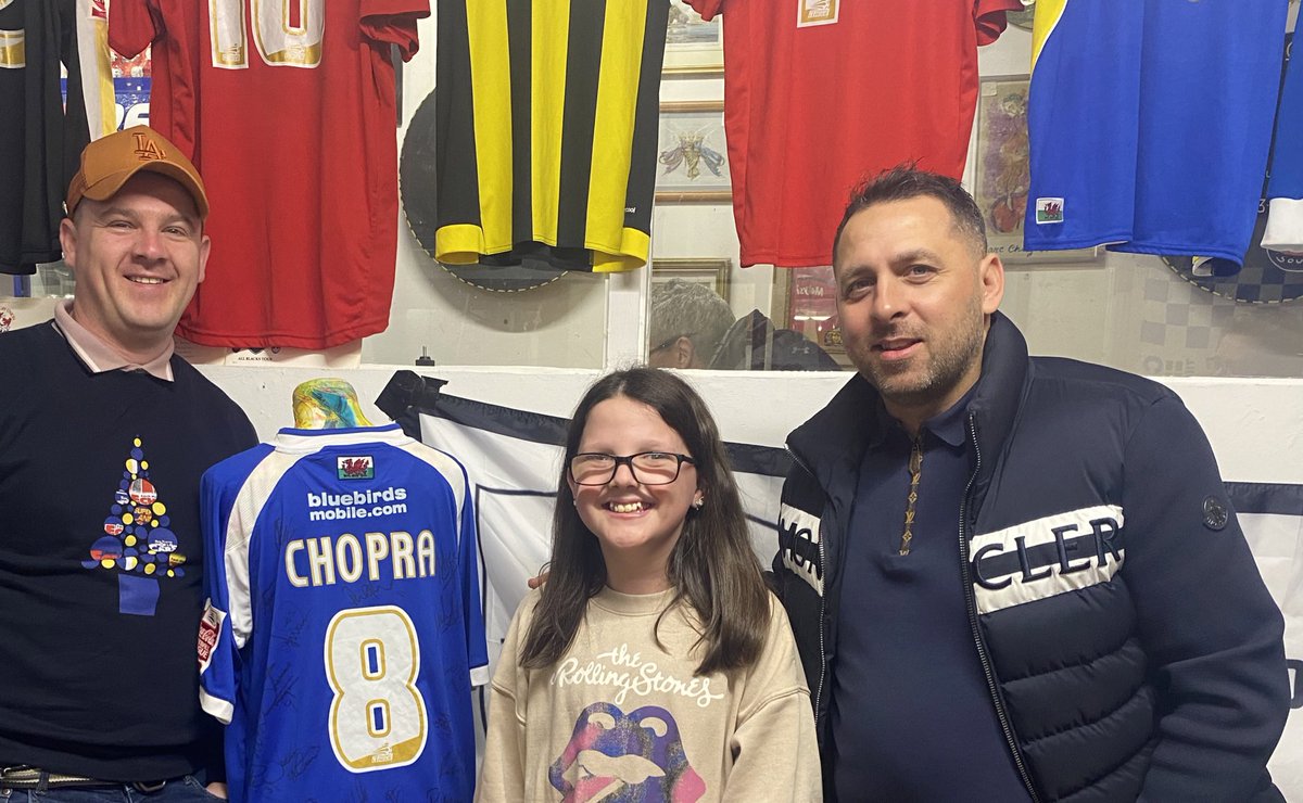 As a collector of all things City, yesterday was a good day. 
Massive thanks to @ClassicshirtCDF & @ccfcmatchworn for sorting me & Mills out as always 👏🏻💙
@MichaelChopra @graham_kavanagh @scottyoung1818 @andycampbell32