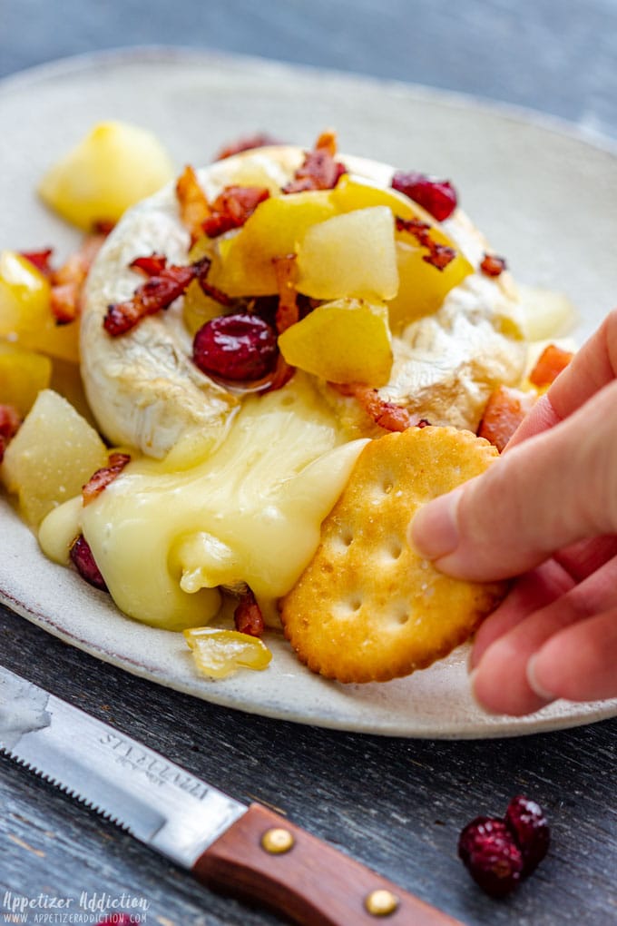 😋🧀Recipe: appetizeraddiction.com/air-fryer-bake…
Air Fryer Baked Brie - Quick, easy, and a cheesy appetizer for any occasion! #airfryerrecipes #bakedbrie #lovecheese #appetizerideas