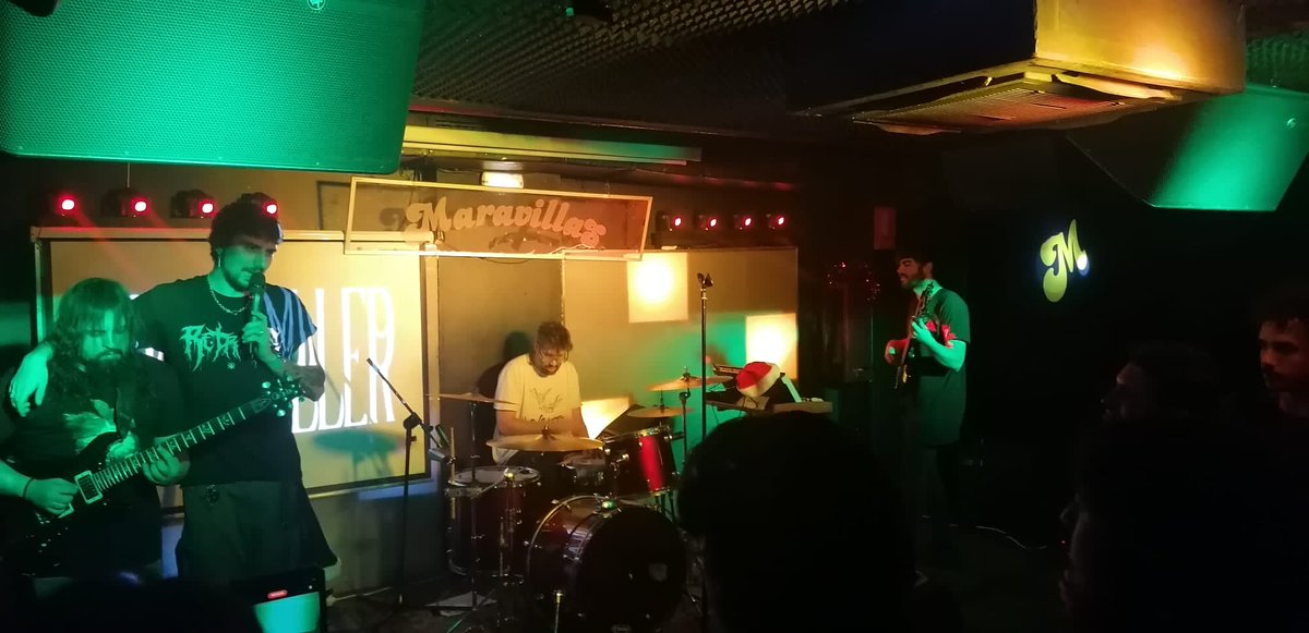 notasdeayeryde1's tweet image. Anoche en la sala @maravillas de Malasaña @miketeller y @ModBlaiseMusic en un gran concierto. Dos estilos diferentes que me dejaron muy buen sabor de boca . Auguro a ambas formaciones un futuro prometedor.