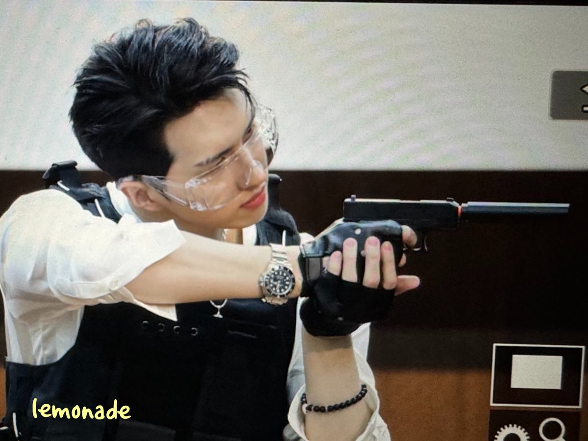 enpleurait's tweet image. military service vs civil service vs enlisting next year