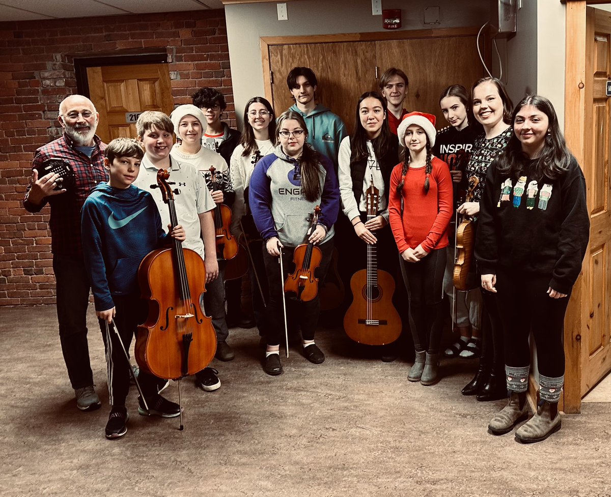 Had a fabulous time yesterday hosting the Folk Arts Society’s first “YMeet” Christmas Jam with Fergus O’Byrne! The kids requested that we do this so we made it happen and boy was it ever worth it! 🎄❤️
<a href="/Folk_NL/">NL Folk Arts Society</a> <a href="/nlfolk/">NL Folk Festival</a> <a href="/CBCNL/">CBC Newfoundland and Labrador</a> <a href="/OZFMJigsReels/">OZFM Jigs & Reels</a> <a href="/HomebrewShow/">Sam Whiffen 📻</a>