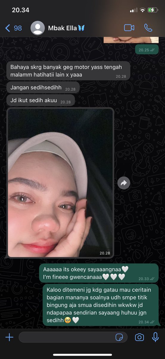 fakyuoley's tweet photo. Ga beruntung soal percintaan, tp gapernah ngerasa sendirian karna temen temenku semua gini🤍 https://t.co/q6bIuKYvXm