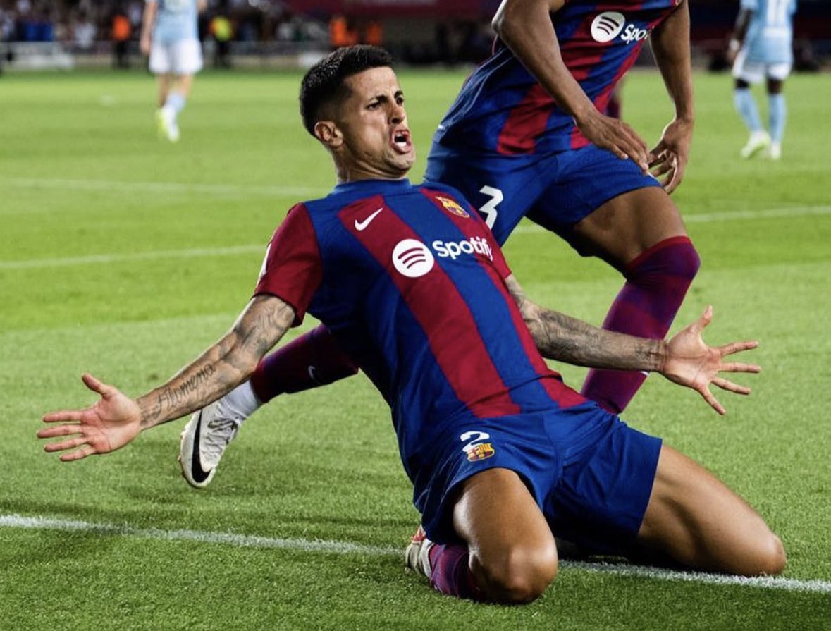 FabrizioRomano's tweet image. 🔵🔴 João Cancelo: “We all stand with Xavi. Forget what the press says”.

“I&apos;m telling you the truth — it’s about me personally and my teammates. He’s a legend and all the time he is looking for what is best for the team and the club. It&apos;s a pleasure to work with him”.