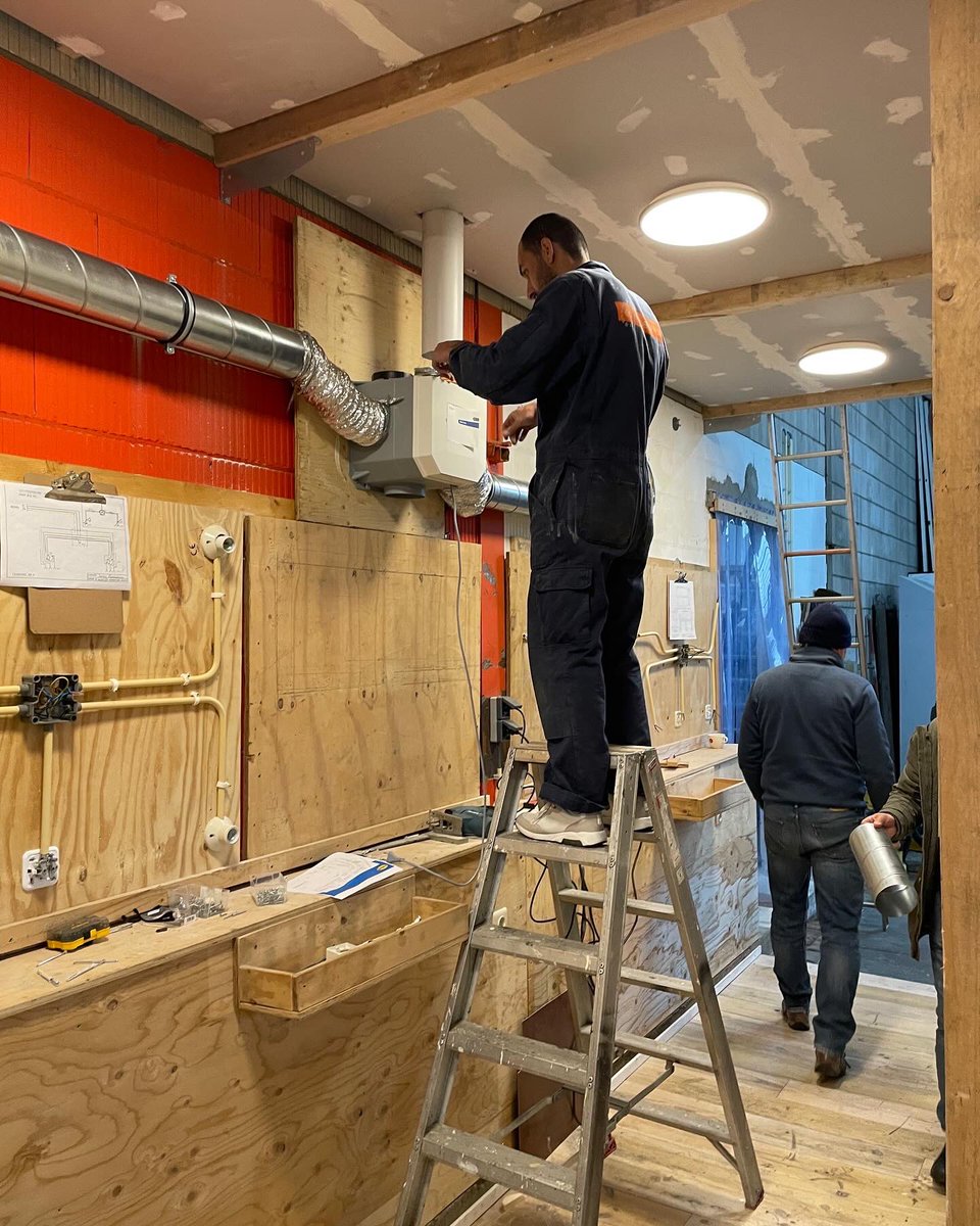 SitY Academy 🔧

Vorige week hebben Danny &amp; Eric een cursus ventilatie gegeven op de SitY Academy. In samenwerking met i_lab organiseren ze de ‘EnergySkills’ training, gericht op het opleiden van 5 cursisten.

het maakt deel uit van een reeks van 8 cursusdagen.#TeamPaans