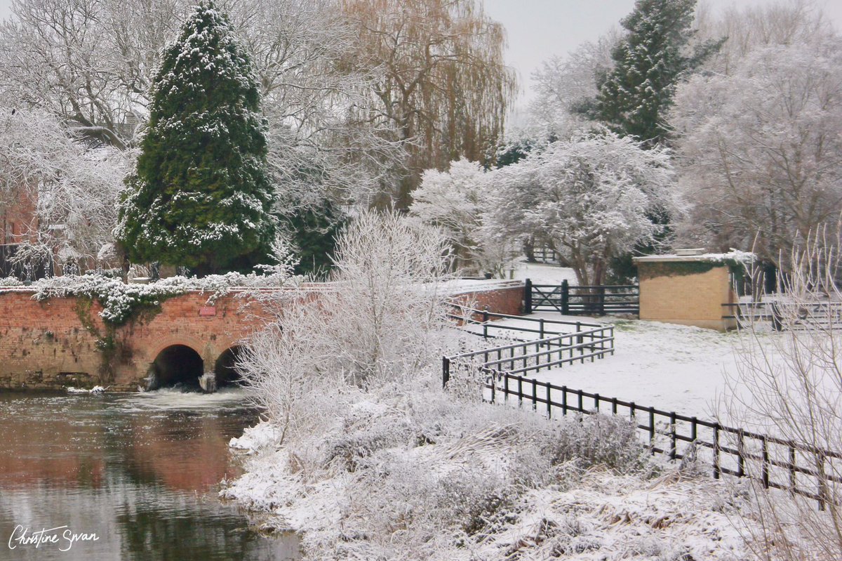 River Great Ouse at Newport Pagnell this time last year.
.
.
.
.

#RiverGreatOuse #NewportPagnell #scenesfrommk #destinationmk #theparkstrust