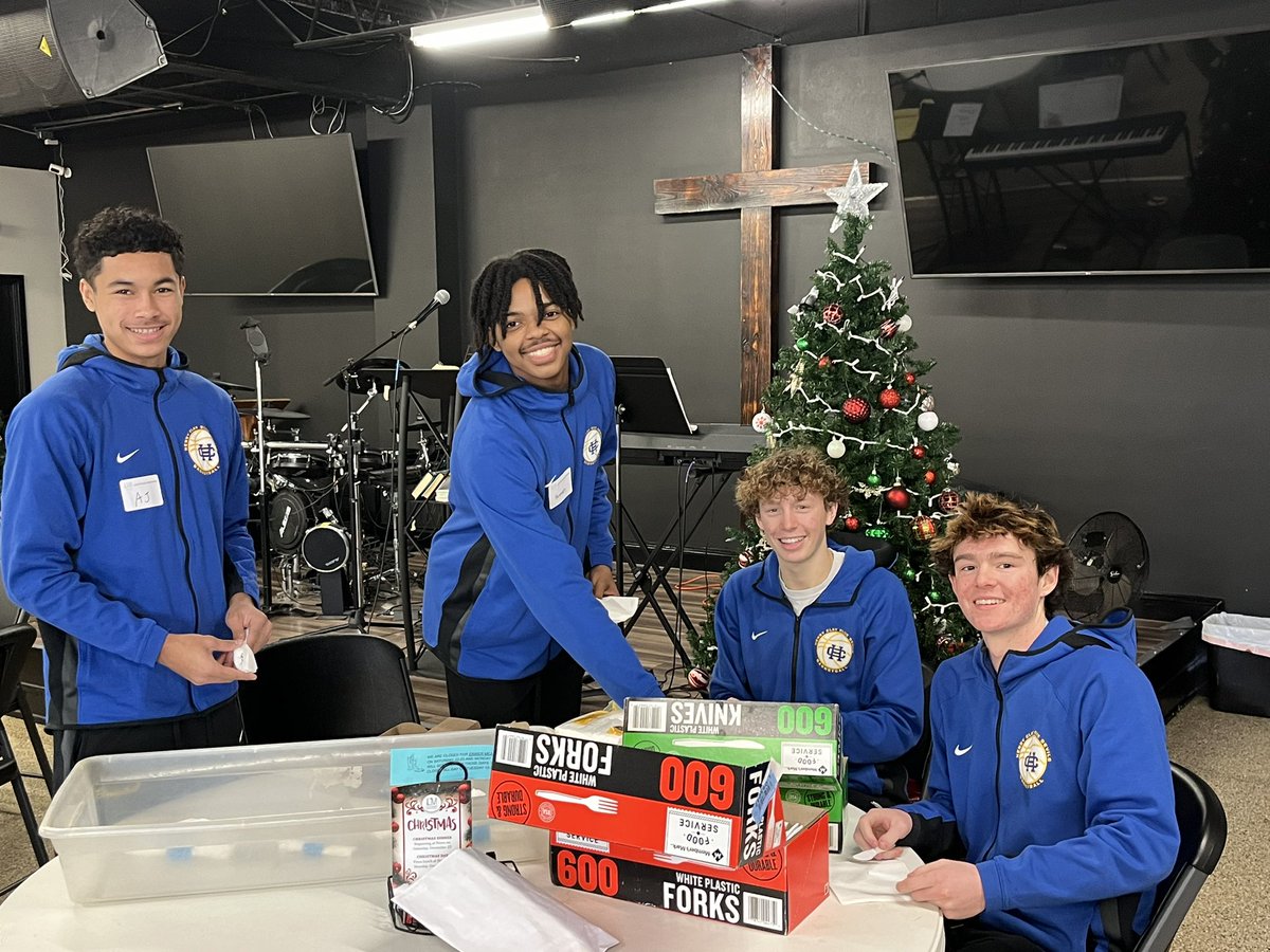 The Henry Clay Boys took time off the court this weekend to help out in the community by feeding the homeless at Lighthouse Ministries! #tradition