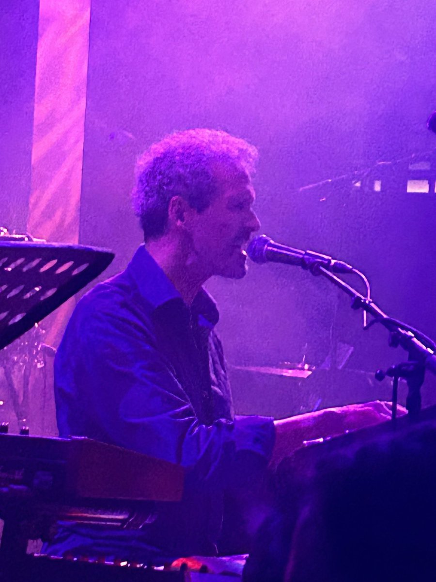 Mrsd04's tweet image. Indeed Thank You @MikeLindup - as you rightly predicted - last night was one to remember for sure!! 
We were blown away! 
#Changes2
#incrediblemusicians 
#thankyouforthemusic 
💜🥳🎶🎹🥳💜