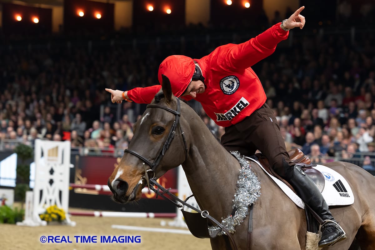 Good luck tomorrow eve all jockeys @LondonHorseShow in the @MarkelIntl Jumping. On red button 971 at 6pm @AP_McCoy @tommyscu @JimCrowley1978 @samtwiston @harryskelton89 @jomason90 @kielanwoods Ryan Moore, Lilly Pinchin racingpost.com/news/britain/a…