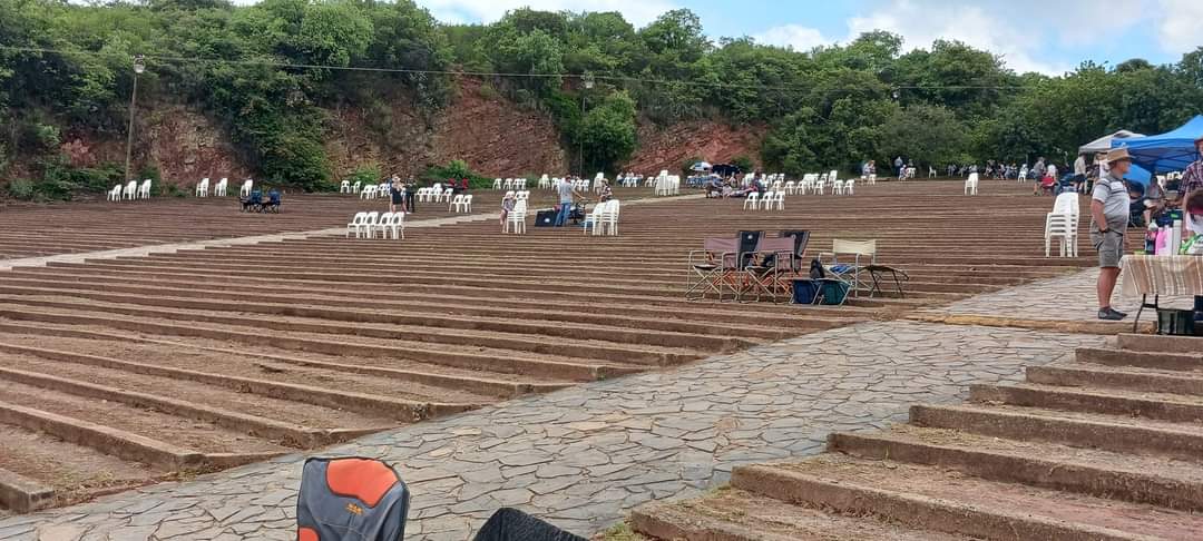 This is how the Voortrekker Monument amphitheater looks after ±32,000 Afrikaners celebrated Geloftedag  together. Not a single piece of rubbish, bottles or scraps. No one made a call to tidy up. It's just what they do.  A testament to the Afrikaner pride and self-respect.