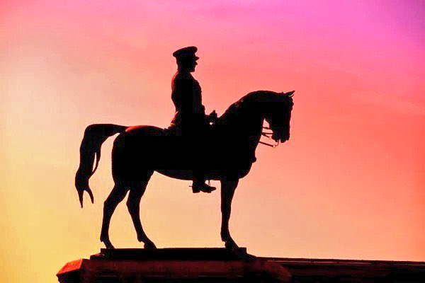 Yunan, İngiliz, Rus, Ermeni askerinin Atatürk'le sorunu olabilir, bu normal!

Ama Türk askerinin Atatürk'le sorunu olamaz, bu apaçık vatana ihanettir.

#TeğmenimeDokunma