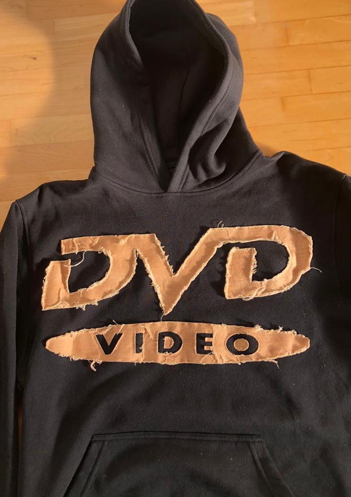 Exulansista's tweet image. vintage 90s hoodie 📀