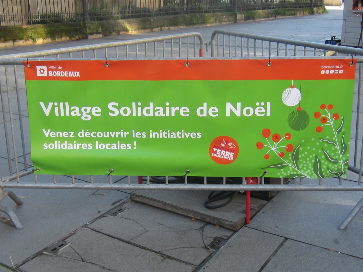 thierry_vay's tweet photo. Les  16 et 17 décembre , Bordeaux . Une équipe One Voice Gironde était  présente au village solidaire de noel , organisé par la municipalité https://t.co/7nNoYZY2QX