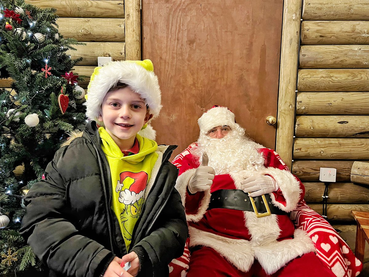 What a wonderful Christmas attraction <a href="/ConkersCentre/">CONKERS</a> 🎅🏻 

There’s loads to do, festive 4D cinema, artificial (good for young ones) ice skating, Christmas train, amphitheatre entertainer &amp; Santa, brilliant.