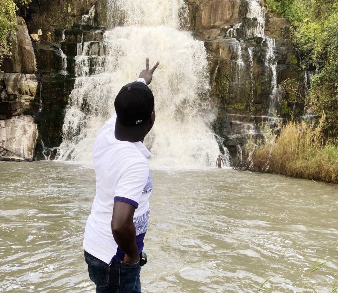 The journey of a thousand smiles begins here in #Gulucity ♾️; where potholes are a dream .
I’m yet to find one 😂
#AruuFalls
#ExploreUganda
#VistUganda
#EscapeExperiences