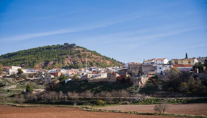 Transforma tu vida con Holapueblo: conecta con 100 municipios en España listos para recibirte. Descubre la oportunidad de repoblar y dar vida a estos encantadores lugares 🏡🌄  liberaldecastilla.com/cinco-pueblos-… 📣@liberalcastilla #Holapueblo #RepoblaciónRural