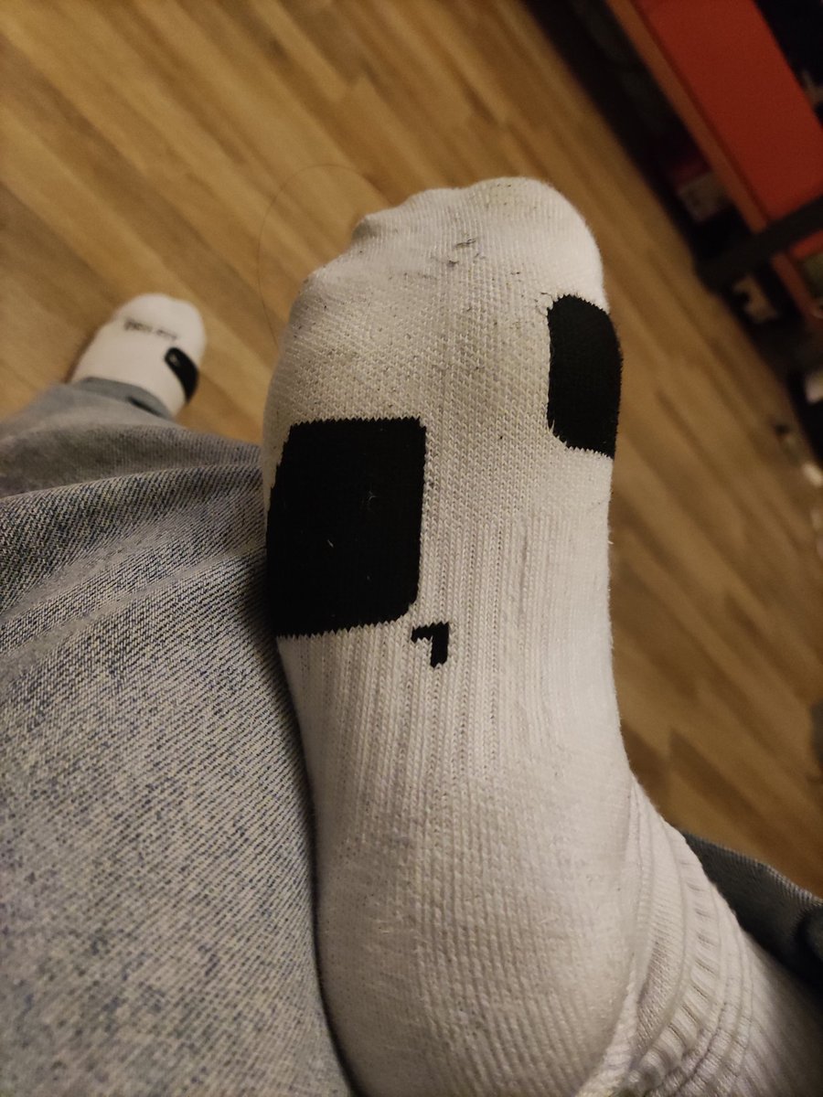 飞了一天，终于回我大四川啦~
捂了一天又累又臭又脏
#狗奴