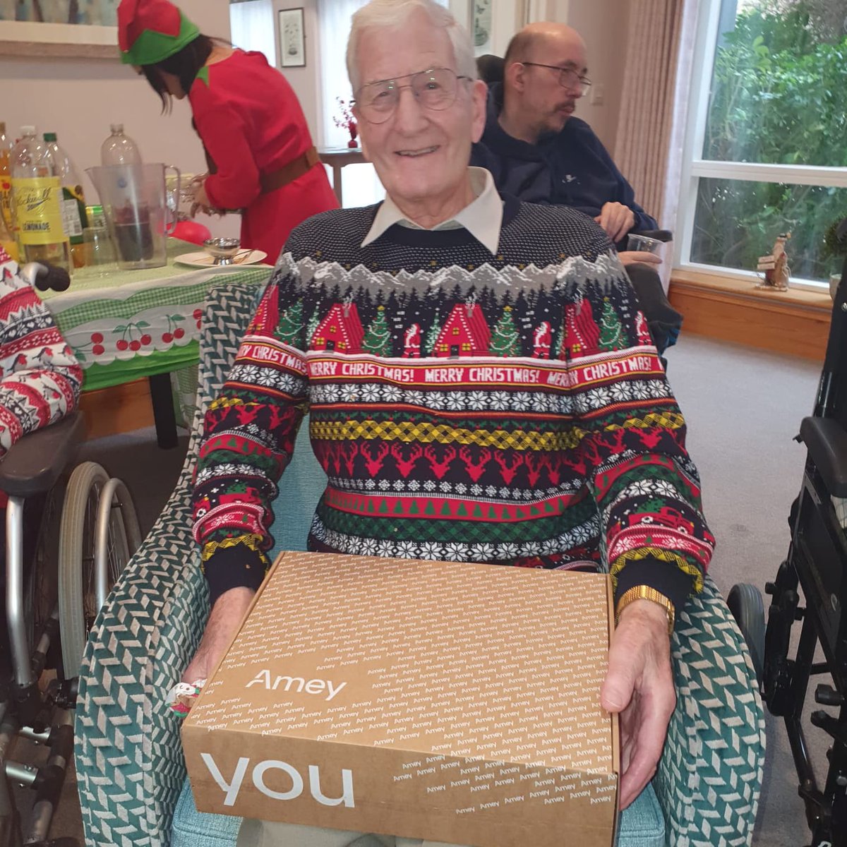 The RAF Honington Comunity Team have been out and about delivering the Amey Defence Christmas Hampers to Veterans. All 3 services represent here. Merry Christmas to you all.