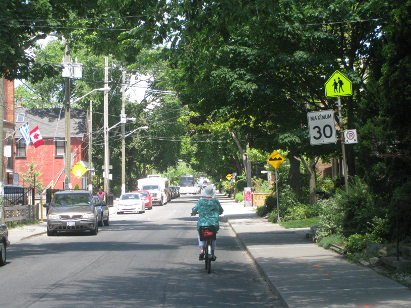 Penalosa_G's tweet photo. #UrbanHealth #SlowerStreets
Why should ALL neighbourhood streets have max speed 30 Kph / 20 mph?
They save lives.
Also, many more people walk, bike, enjoy each other. People.
#Cities4everyone have slower streets. (Humps, cameras). #Doable, everywhere.
Healthier & happier. https://t.co/NLyniTlhoV