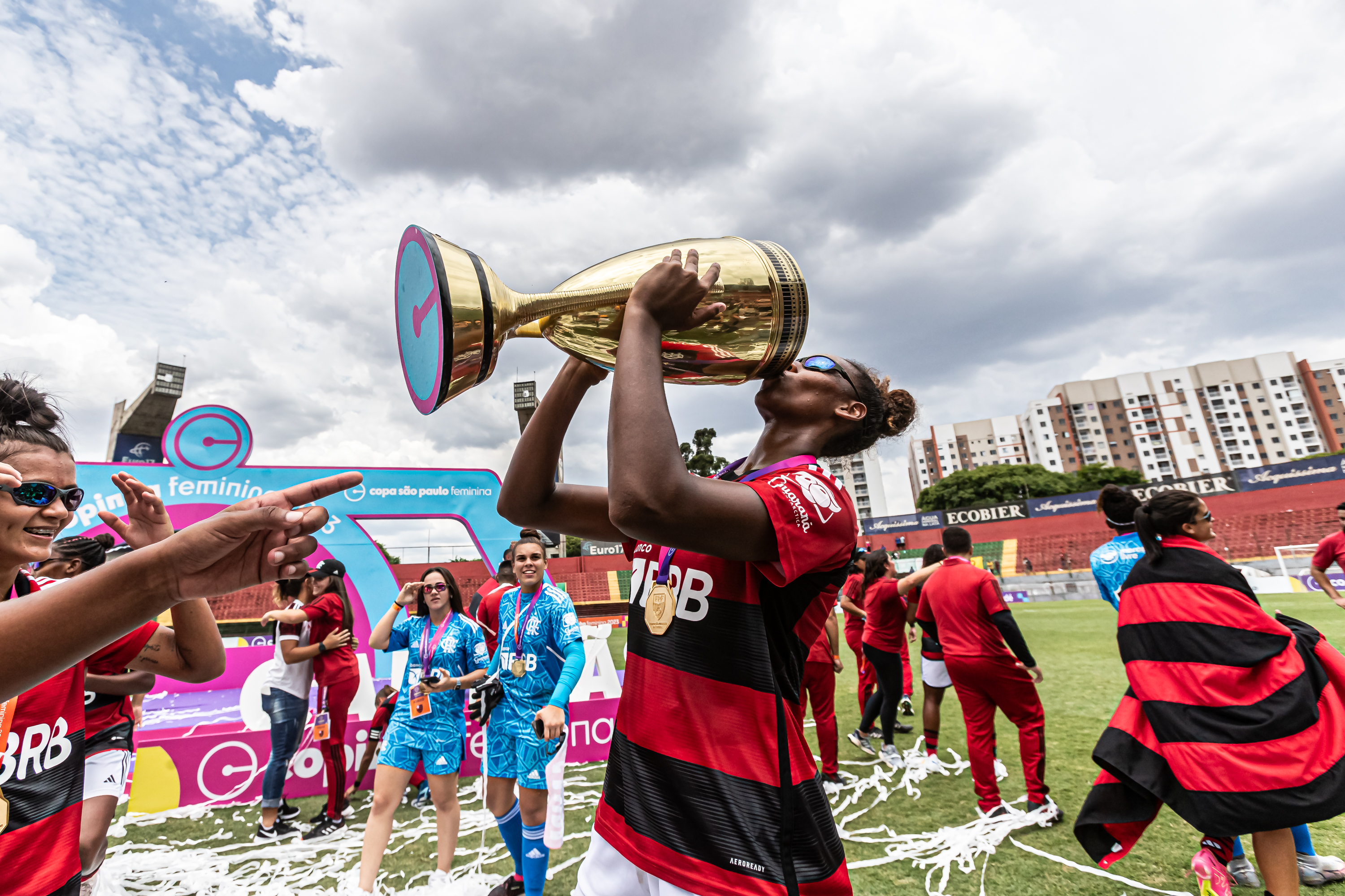 São Paulo Feminino on X: ÉÉÉÉÉÉÉ CAAAAAAMMMPEEEÃO! É PENTACAMPEÃO  🏆🏆🏆🏆🏆 A BASE CONQUISTA O PAULISTA FEMININO SUB-17 PELA QUINTA VEZ NA  HISTÓRIA! #FutebolFemininoTricolor #VamosSãoPaulo 🇾🇪   / X