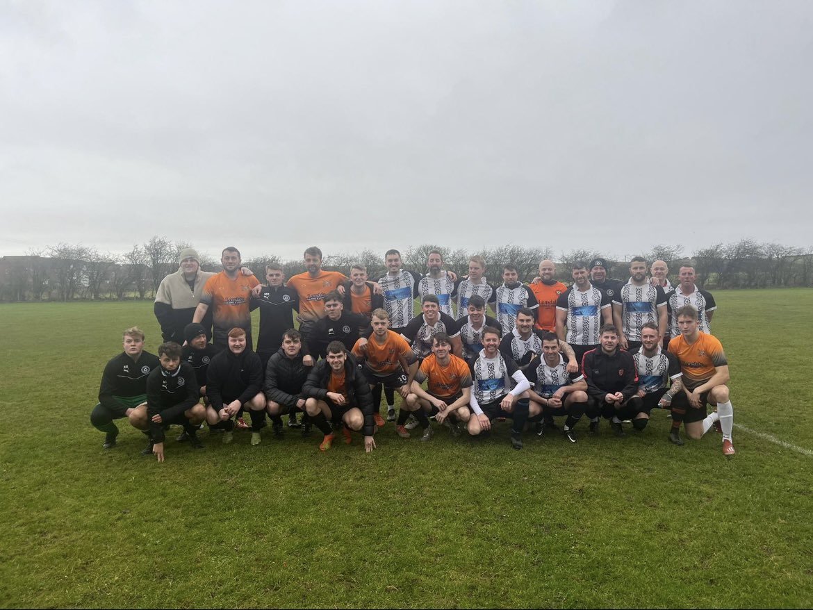 Great turnout for the current vs veterans game this afternoon. Result irrelevant but some great footy played from both teams. Hopefully we can make it a yearly thing⚪️⚫️