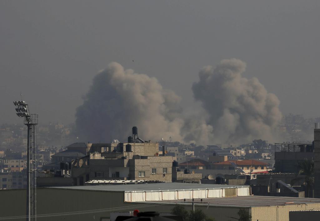 Smoke billows over Khan Yunis in the southern Gaza strip during Israeli bombardment on December 17, 2023, amid continuing battles between Israel and the Palestinian Hamas militant group. Photo by Ashraf Amra