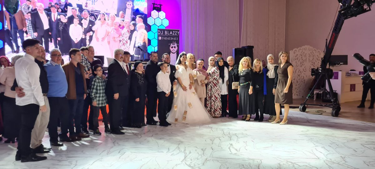 UIDBottrop's tweet image. Çok değerli Emine Duman hanımın oğlu ayrı zamanda GK Sekretimizin Bircan Dumanım düğününe UID Bottrop olarak katılımda bulunduk. Çok eylendik çok güzel ağırlandık. Genç çiftimize ömür boyu mutluluklar dileriz. Allah bir yastıkta kocamayı nasip eylesin.