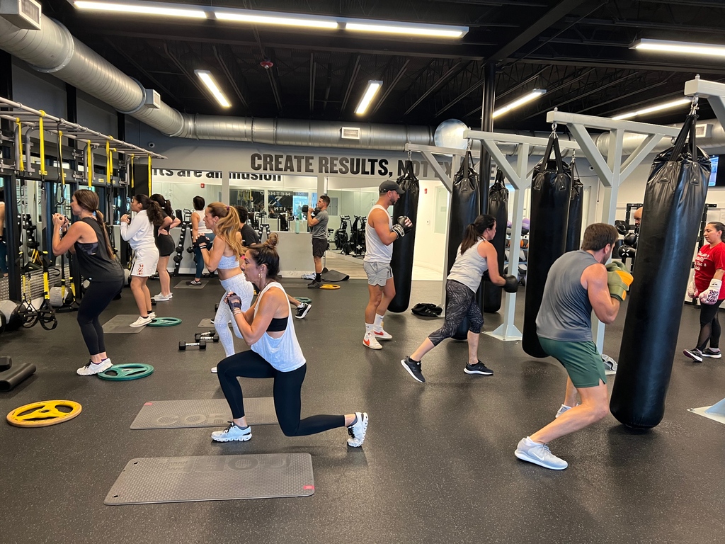 Every drop of sweat is a testament to our shared commitment. This community isn't just about reps and sets; it's about support, encouragement, and incredible results! 🏋️‍♂️❤️ #UnityInFitness #SweatTogether #ResultsInMotion

#MethodXfitness⁠
.⁠
.⁠
.
#miamiworkout #miami