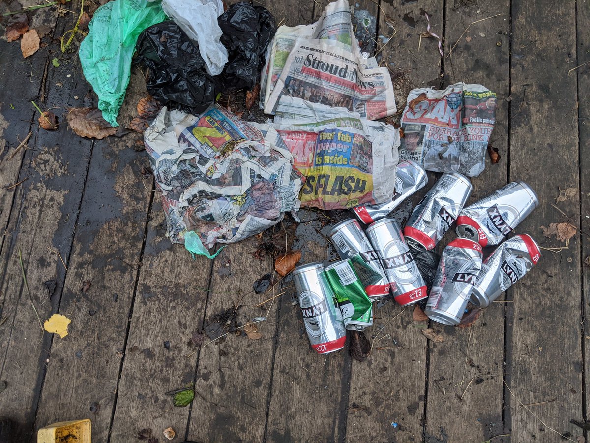 #Tights blowing in the wind, #gliders &  load a of #litter on the B4066 to #Uley today. All in 268 items bagged. More vehicle thrown littering visits from '2 cans of #Lynx lager man' always with @dailystar & @stroudnews. 2 years now, same spot, same cans, same papers. Habitual.