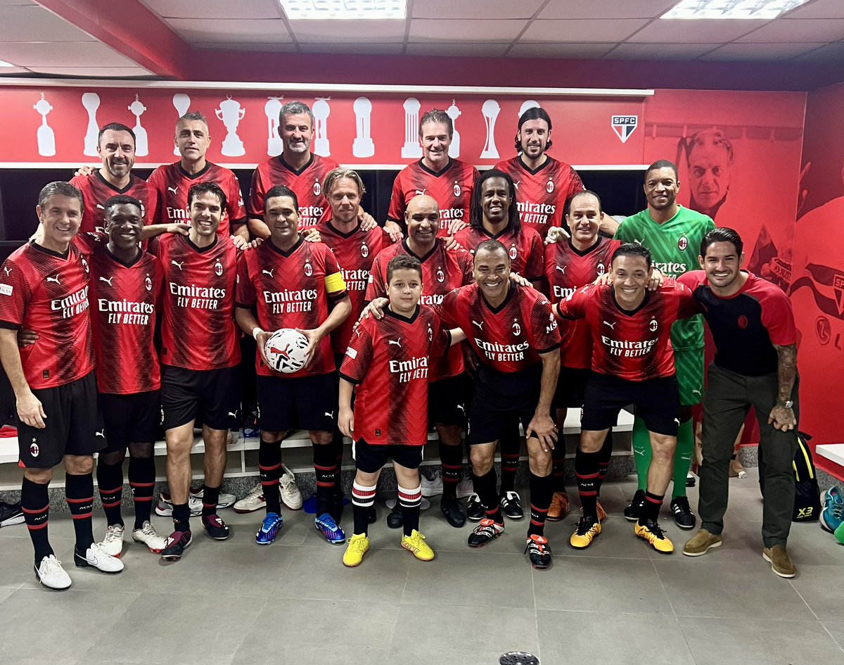 Um reencontro de emoções! Foi um dia de muitas comemorações individuais e coletivas que tive o prazer de fazer parte. Voltei a jogar no Morumbi, diante do torcedor tricolor, vestindo duas camisas que tenho muitas recordações e gratidão, joguei ao lado de tantas lendas do