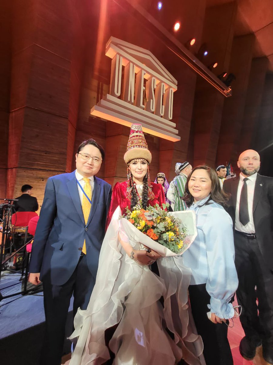 AskarAbdrakhman's tweet image. Thoroughly enjoyed the outstanding concert in #UNESCO, dedicated to 30th anniversary of @turksoyorg.
Remarkable performances and great harmony and synergy between artists from several Turkic nations and autonomous regions.
🎵🎶🎼👏
🇺🇳🇦🇿🇰🇿🇰🇬🇹🇷🇹🇲🇺🇿

More 👇
gov.kz/memleket/entit…