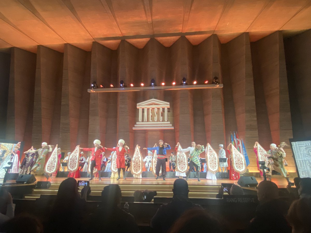 AskarAbdrakhman's tweet image. Thoroughly enjoyed the outstanding concert in #UNESCO, dedicated to 30th anniversary of @turksoyorg.
Remarkable performances and great harmony and synergy between artists from several Turkic nations and autonomous regions.
🎵🎶🎼👏
🇺🇳🇦🇿🇰🇿🇰🇬🇹🇷🇹🇲🇺🇿

More 👇
gov.kz/memleket/entit…