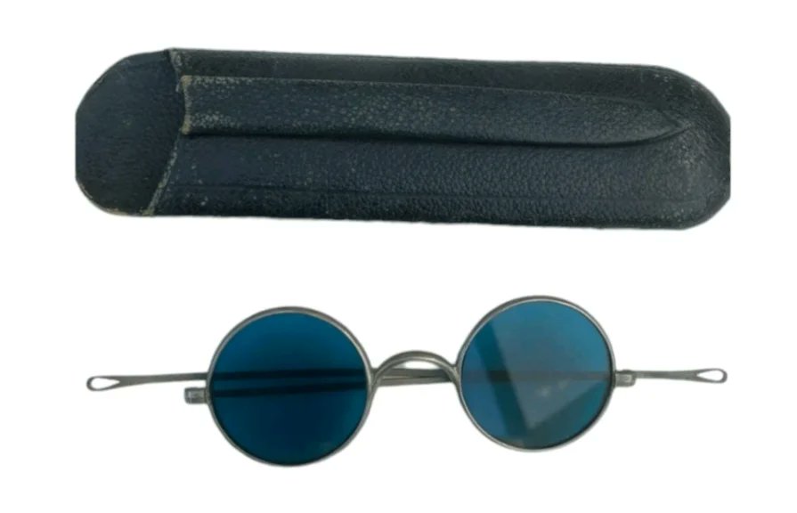 FOR SALE DM FOR INQUIRY 

1930s Spectacles In Original Case Blue Lens

#1930s #Spectacles #OriginalCase #BlueLens #UsedCondition #VintageEyewear #AntiqueGlasses #Eyeglasses #RetroFashion #Collectibles #HistoricalAccessories #FashionHistory #EyewearStyle #VintageFinds