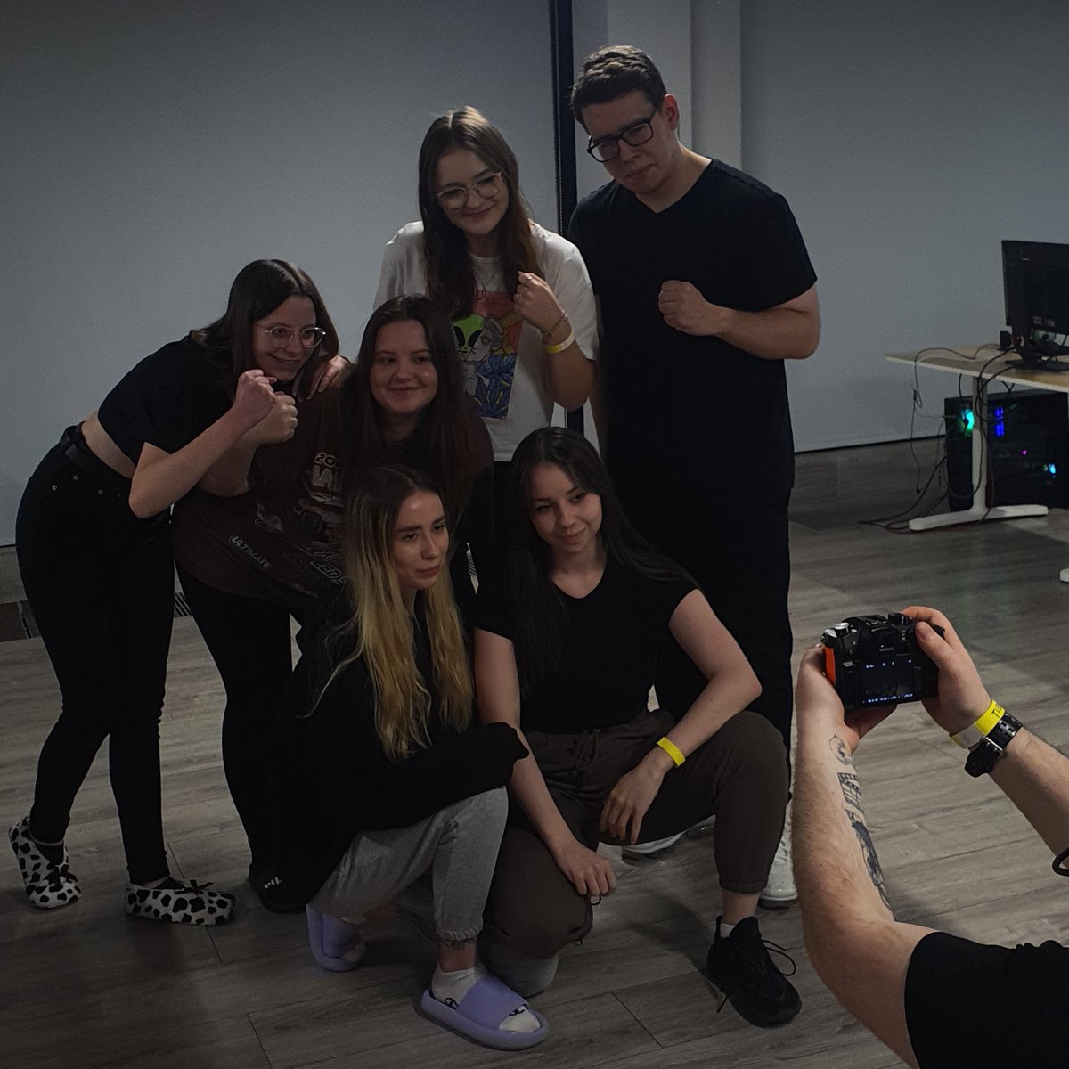 Alien Acht tweet media