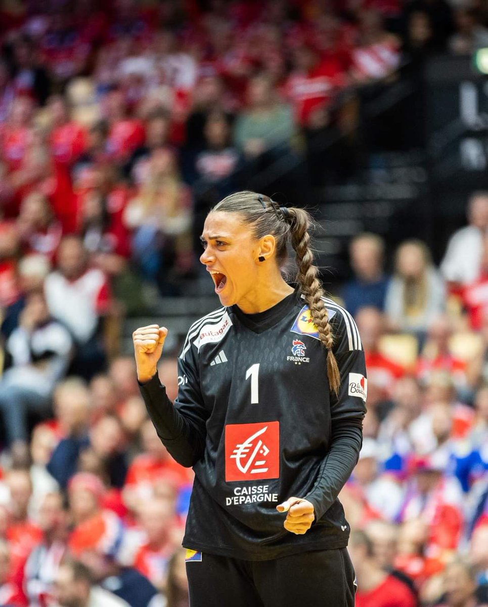 Allez les Françaises !! Sors-nous encore un match de feu Laura !! 
#FRANOR #Handball