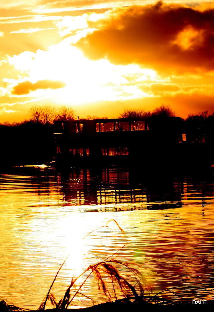 River Dee Sandy Lane Chester today Dec 17 @chestertweetsuk @ChronSallie @Chesterboats @DeesideDotCom @VisitChester_