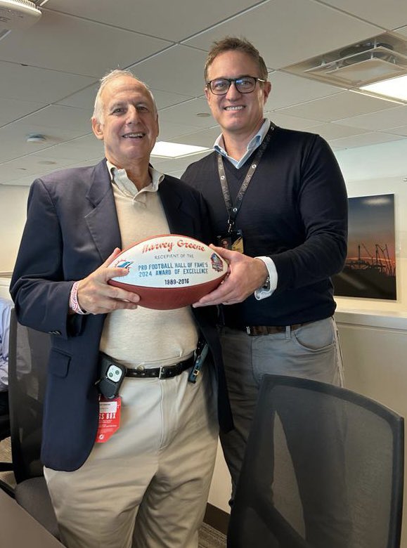 Before today’s game, we were proud to recognize Harvey Greene who this week was named by the @ProFootballHOF as a recipient of the 2024 Award of Excellence for his longtime work as PR Director for @MiamiDolphins. An incredible legacy left on the team and industry!