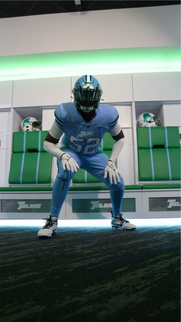 I’m Home 🌊🌊🌊 #Committed 
Huge Blessing from the Man Above. I really am excited for this next chapter in my life. Thank you for my coaches who sat down and had amazing difficult conversations with me. Thanks to my family and friends. Importantly my mother. Latoya Worthen 🌊🌊