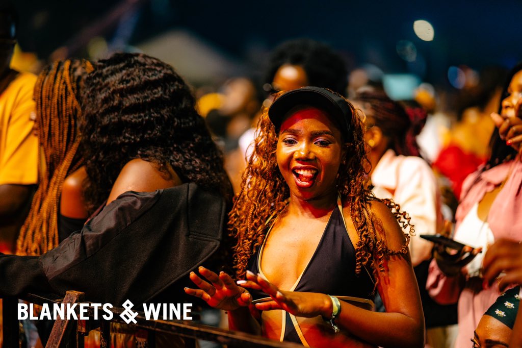There’s so much happiness in the crowd. That’s what we do this for🔥🔥 #BlanketsAndWineKla