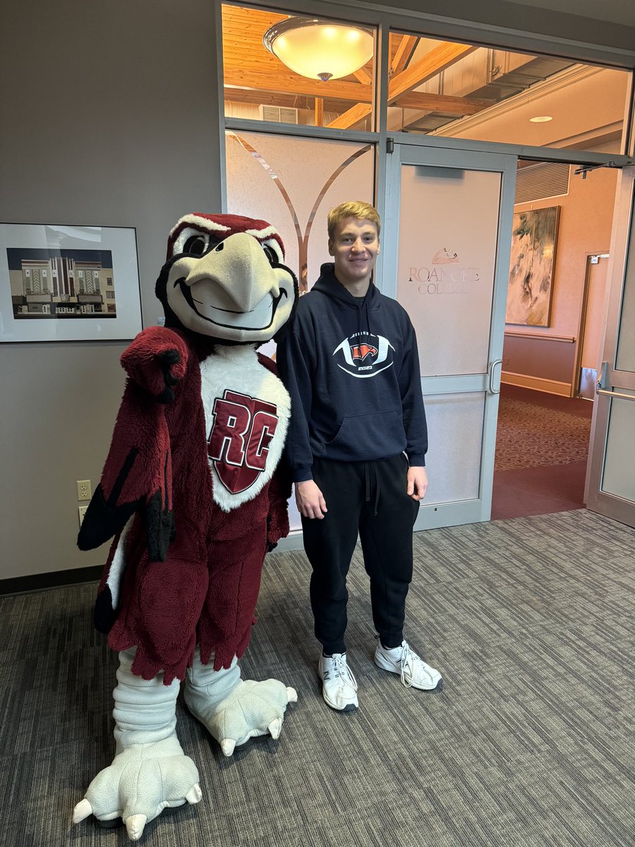 Thank you <a href="/CoachGiancola/">Mike Giancola</a> for inviting me to visit Roanoke and tour the campus! Loved the campus and had a blast watching the Stagg Bowl! <a href="/BWHSFootball/">Briar Woods HS Football</a> <a href="/BWHSAthletics/">BWHS Athletics</a> <a href="/RoanokeFB/">Roanoke College Football</a> <a href="/andrejones1185/">Coach Andre Jones</a>