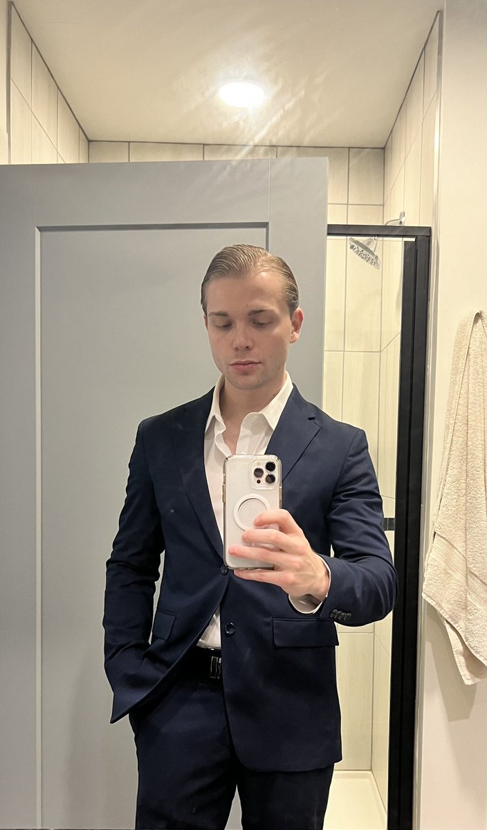 jakejamesnyc's tweet image. Did yall know I used to dress like this everyday?